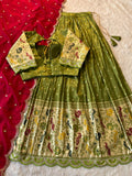 RCL-02 Green Blouse size 40 with extra margin both sides u can use it 38 to 44